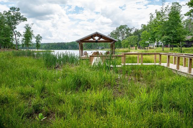 318 Waters Edge Way, Tracy City, TN 37387