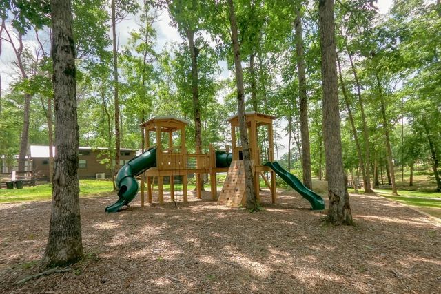 318 Waters Edge Way, Tracy City, TN 37387