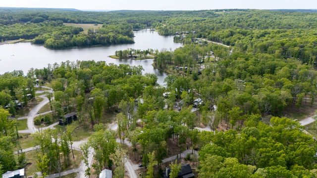 318 Waters Edge Way, Tracy City, TN 37387