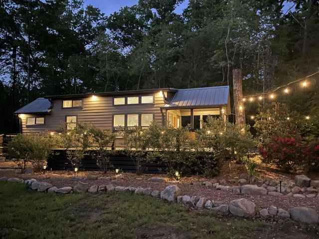 318 Waters Edge Way, Tracy City, TN 37387
