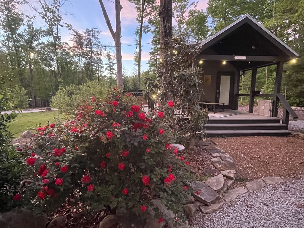 318 Waters Edge Way, Tracy City, TN 37387