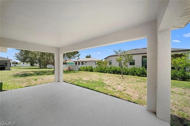 202 NW 25th PL, Cape Coral, FL 33993