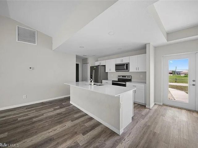 202 NW 25th PL, Cape Coral, FL 33993
