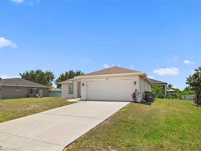 202 NW 25th PL, Cape Coral, FL 33993