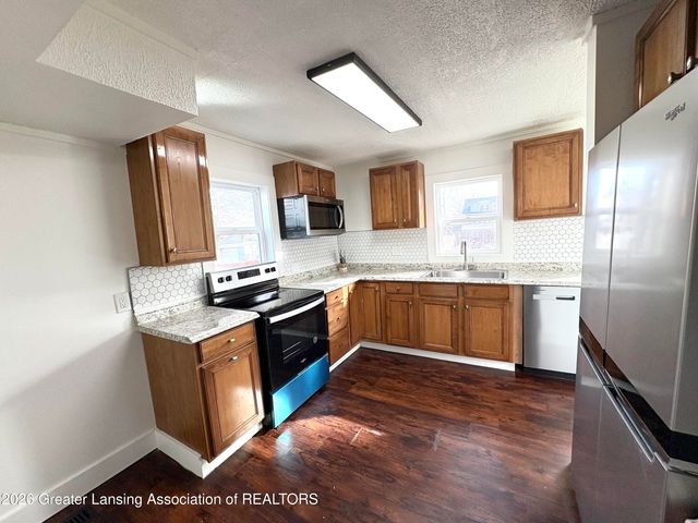 1233 W Michigan Avenue, Lansing, MI 48915