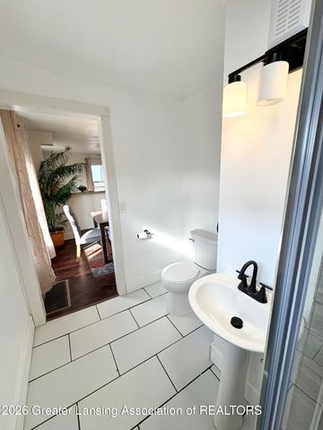 1233 W Michigan Avenue, Lansing, MI 48915