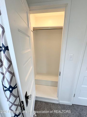 1233 W Michigan Avenue, Lansing, MI 48915