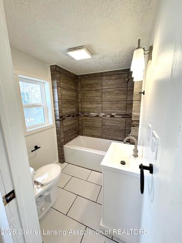 1233 W Michigan Avenue, Lansing, MI 48915