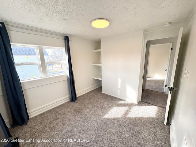 1233 W Michigan Avenue, Lansing, MI 48915