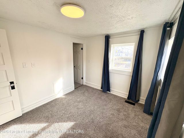 1233 W Michigan Avenue, Lansing, MI 48915