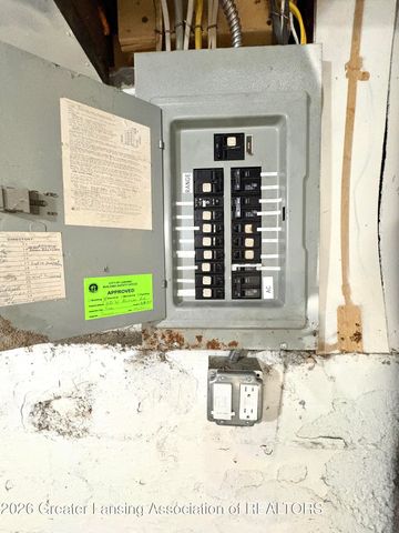 1233 W Michigan Avenue, Lansing, MI 48915