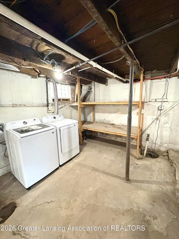 1233 W Michigan Avenue, Lansing, MI 48915