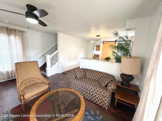 1233 W Michigan Avenue, Lansing, MI 48915