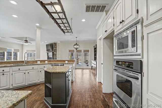 817 Countrywood Way, Sapulpa, OK 74066