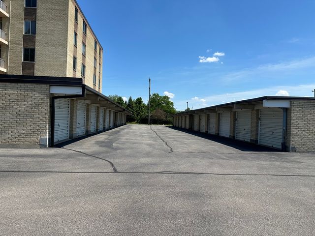 110 W Butterfield Road 402S, Elmhurst, IL 60126