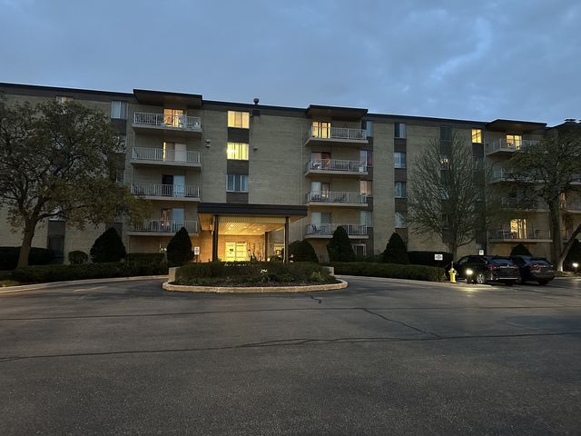 110 W Butterfield Road 402S, Elmhurst, IL 60126