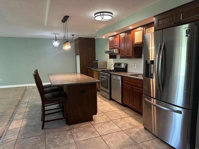 110 W Butterfield Road 402S, Elmhurst, IL 60126