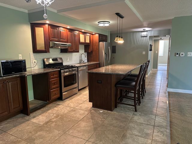 110 W Butterfield Road 402S, Elmhurst, IL 60126