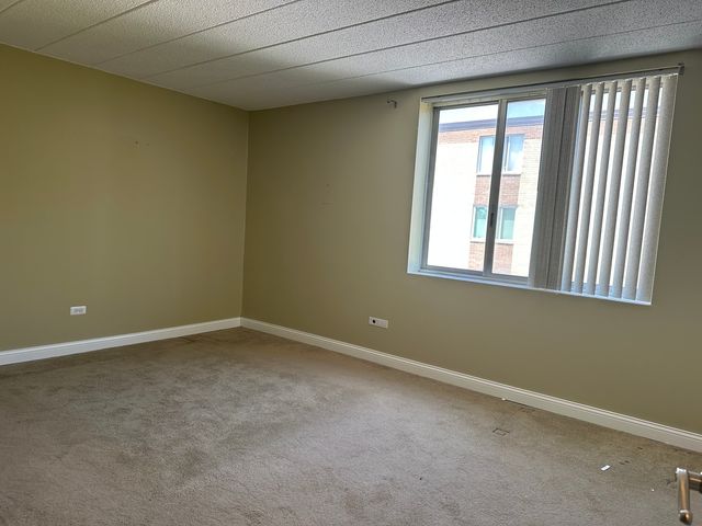 110 W Butterfield Road 402S, Elmhurst, IL 60126