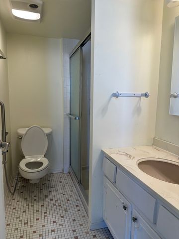 110 W Butterfield Road 402S, Elmhurst, IL 60126