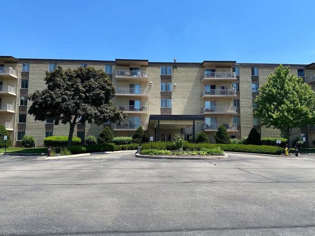 110 W Butterfield Road 402S, Elmhurst, IL 60126
