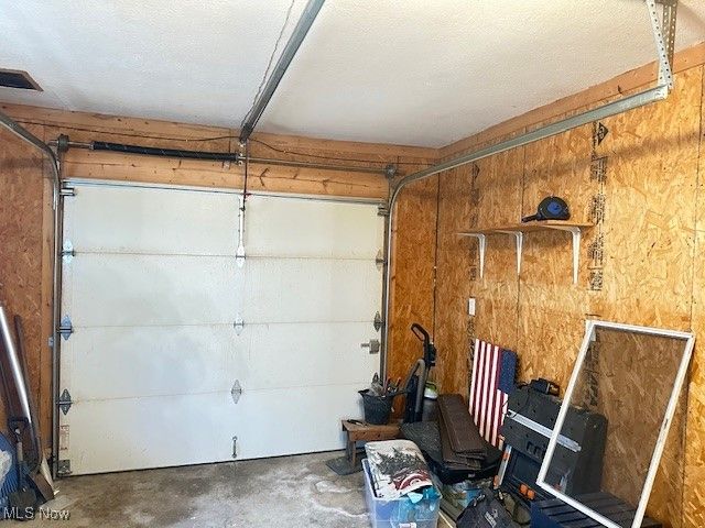 2194 Santom Road E, Stow, OH 44224