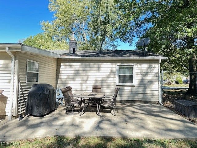 2194 Santom Road E, Stow, OH 44224