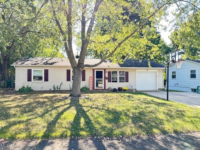 2194 Santom Road E, Stow, OH 44224