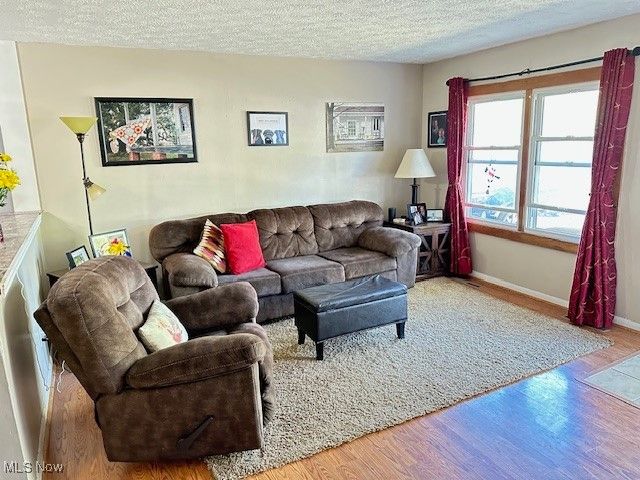 2194 Santom Road E, Stow, OH 44224