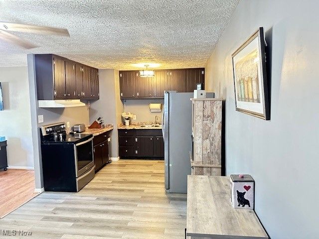 2194 Santom Road E, Stow, OH 44224