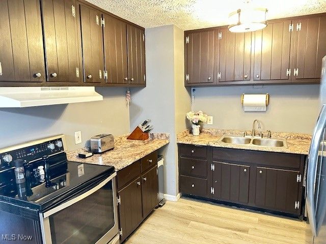 2194 Santom Road E, Stow, OH 44224