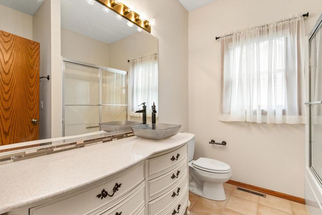 1009 NE 28th Street, Ankeny, IA 50021