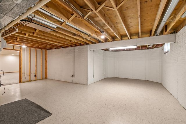 1009 NE 28th Street, Ankeny, IA 50021