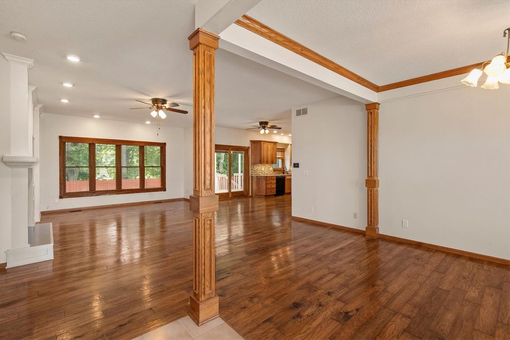 1009 NE 28th Street, Ankeny, IA 50021