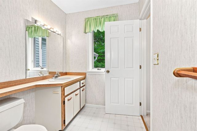42 Dogwood Drive, Nashua, NH 03062