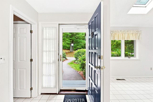 42 Dogwood Drive, Nashua, NH 03062