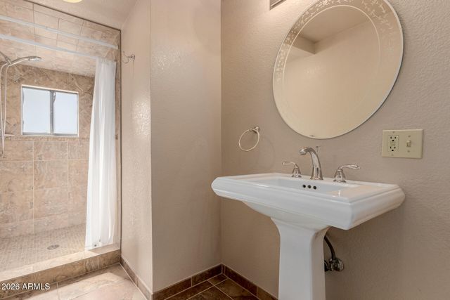 94 W ARNETT Drive, Superior, AZ 85173