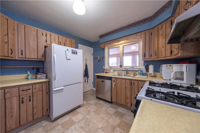 30 Crystal Pl, Oakmont, PA 15139