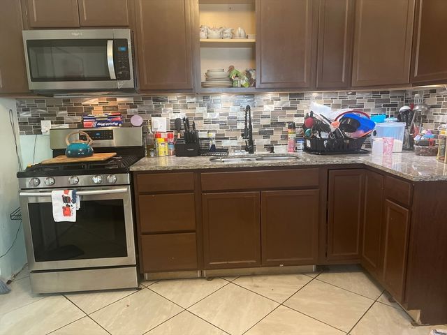 103 Warren St, Lynn, MA 01905