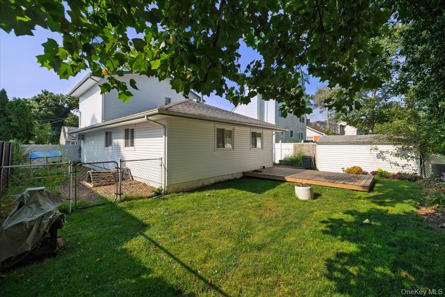 9 Robinson Drive, Shirley, NY 11967