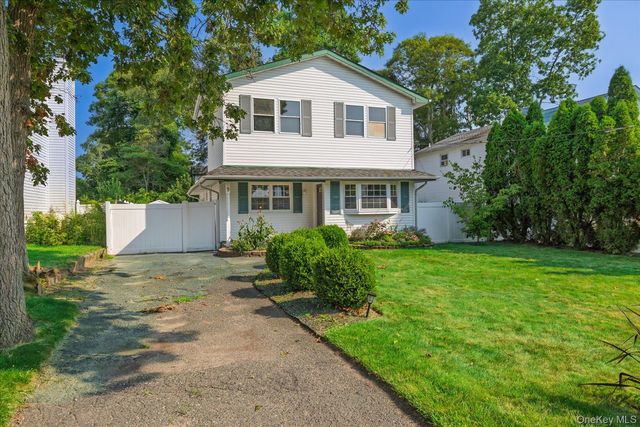 9 Robinson Drive, Shirley, NY 11967