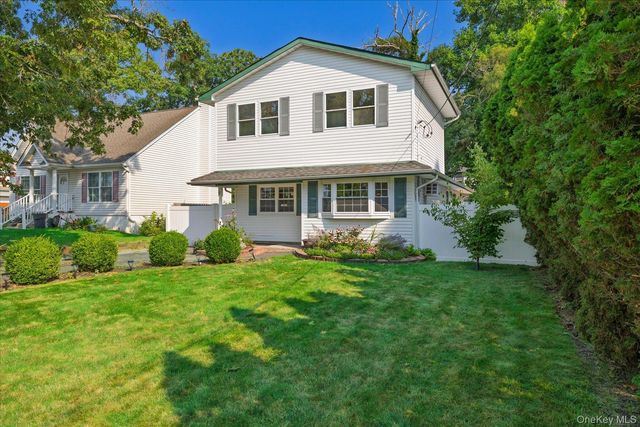 9 Robinson Drive, Shirley, NY 11967