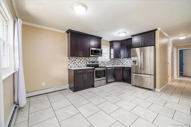 9 Robinson Drive, Shirley, NY 11967