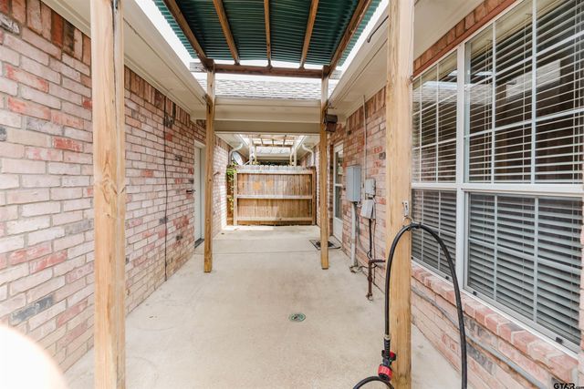 1928 Hollylake Cir, Tyler, TX 75703