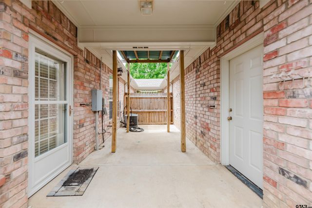 1928 Hollylake Cir, Tyler, TX 75703