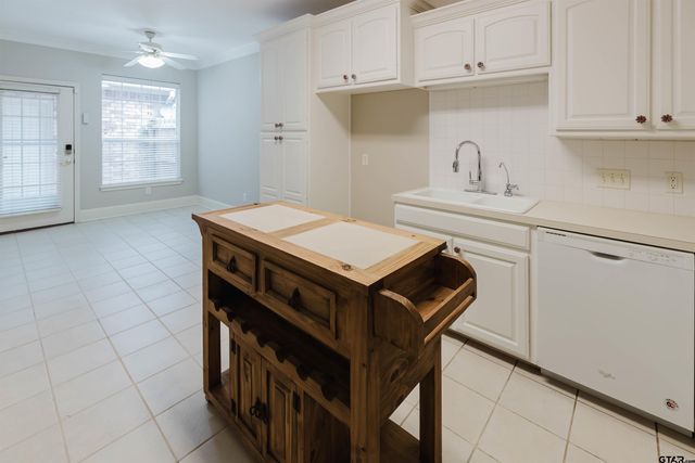 1928 Hollylake Cir, Tyler, TX 75703