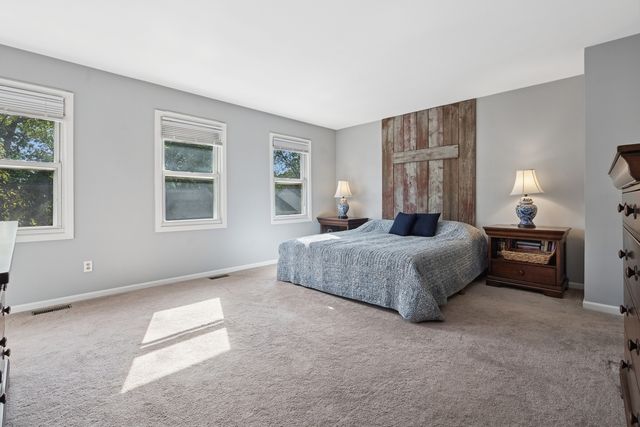 245 Stone Manor Circle, Batavia, IL 60510