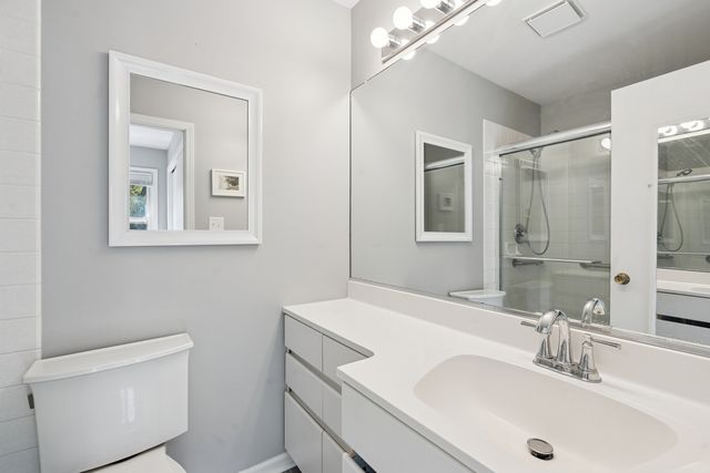 245 Stone Manor Circle, Batavia, IL 60510