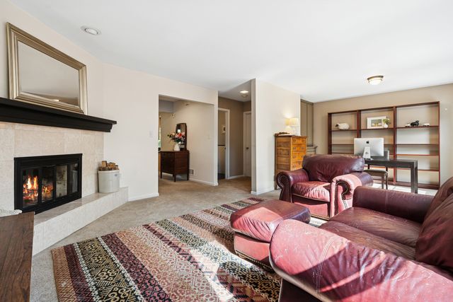 245 Stone Manor Circle, Batavia, IL 60510