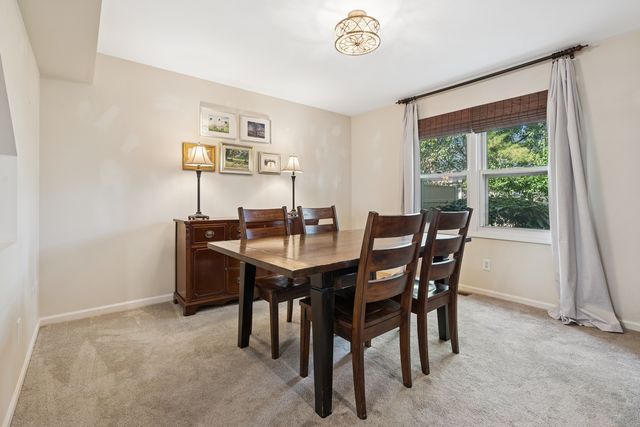 245 Stone Manor Circle, Batavia, IL 60510